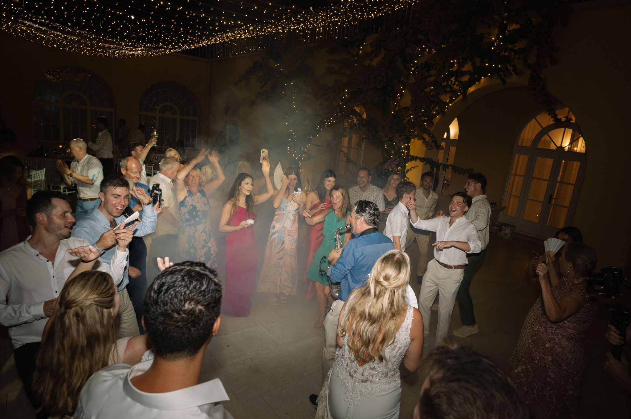 Saksofonist na svadbi uz DJ-a